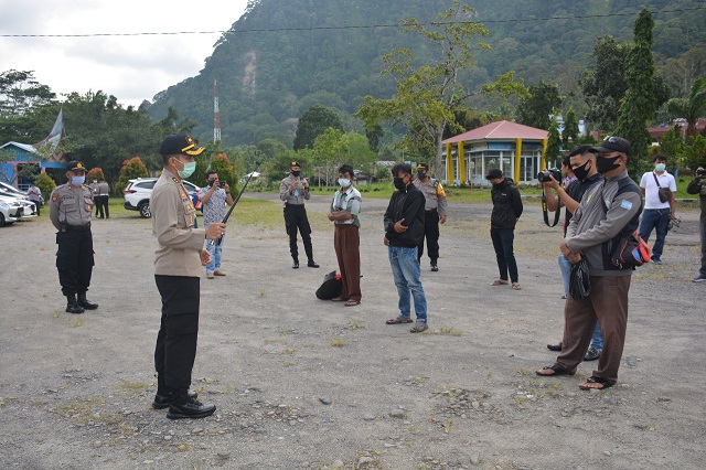 Kapolres Agam, AKBP Dwi Nur Setiawan saat memberikan edukasi terhadap pemancing